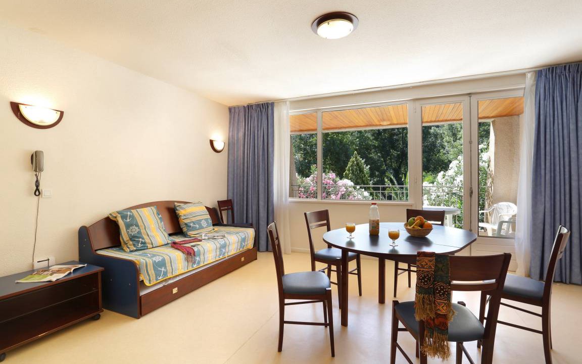 Vallon-Pont-d'Arc Apartment | Studio flat ∙ 1 bedroom ∙ 6 guests