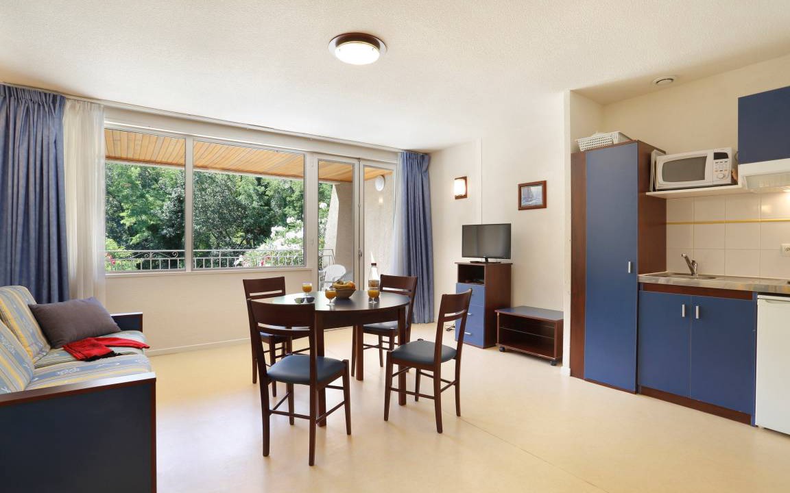 Vallon-Pont-d'Arc Apartment | Studio flat ∙ 1 bedroom ∙ 5 guests
