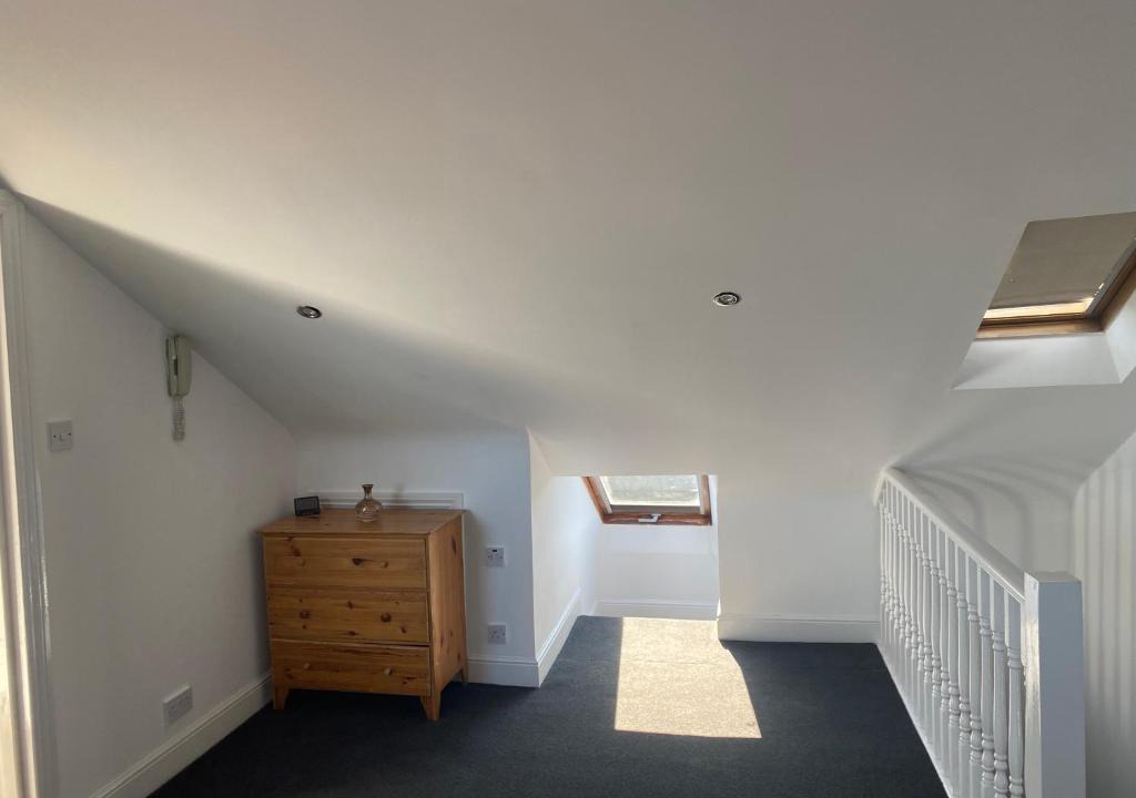 Hatch End Apartment | Studio Flat