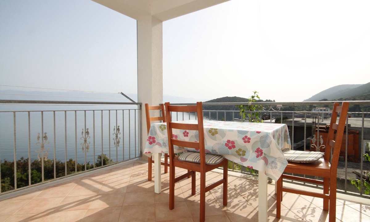 Pokrivenik Apartment | Studio flat near beach Cove Pokrivenik (Hvar) (AS-8673-a)