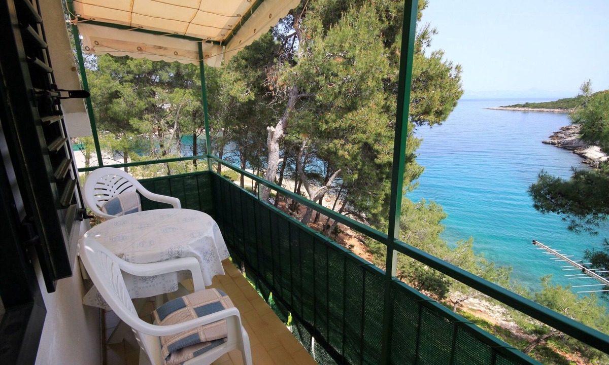 Vrbanj Apartment | Studio flat near beach Basina, Hvar (AS-542-b)