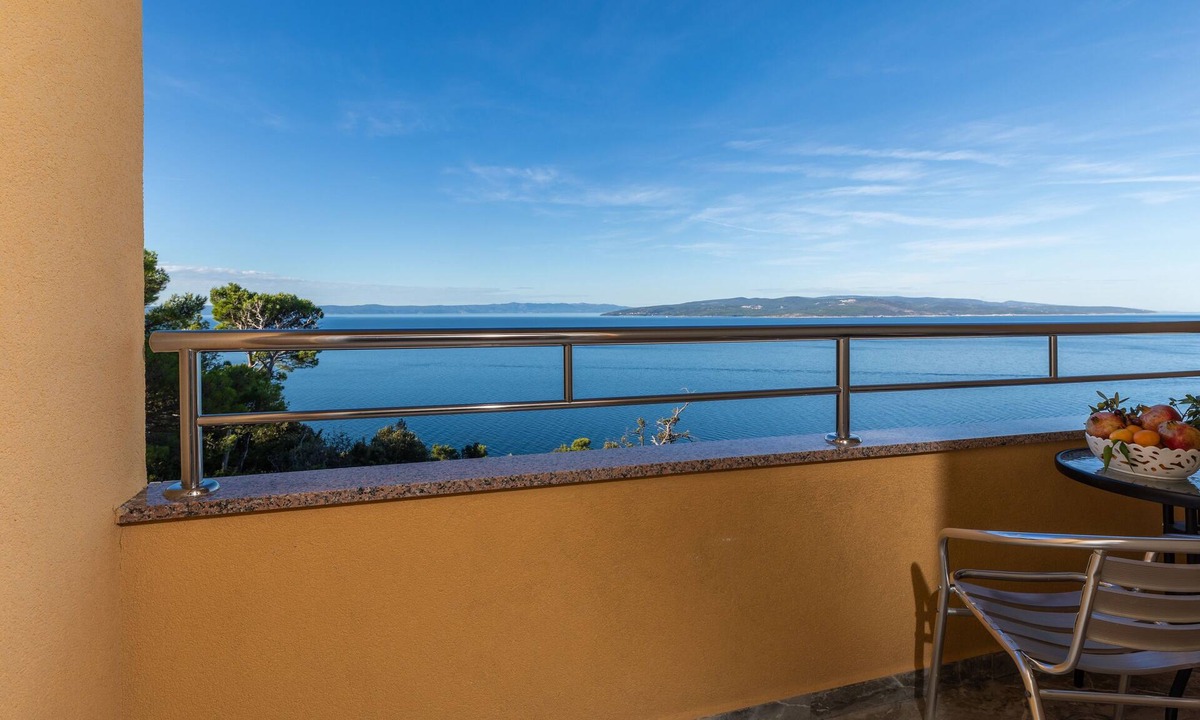 Bratus Apartment | Studio flat with balcony and sea view Krvavica, Makarska (AS-23540-a)