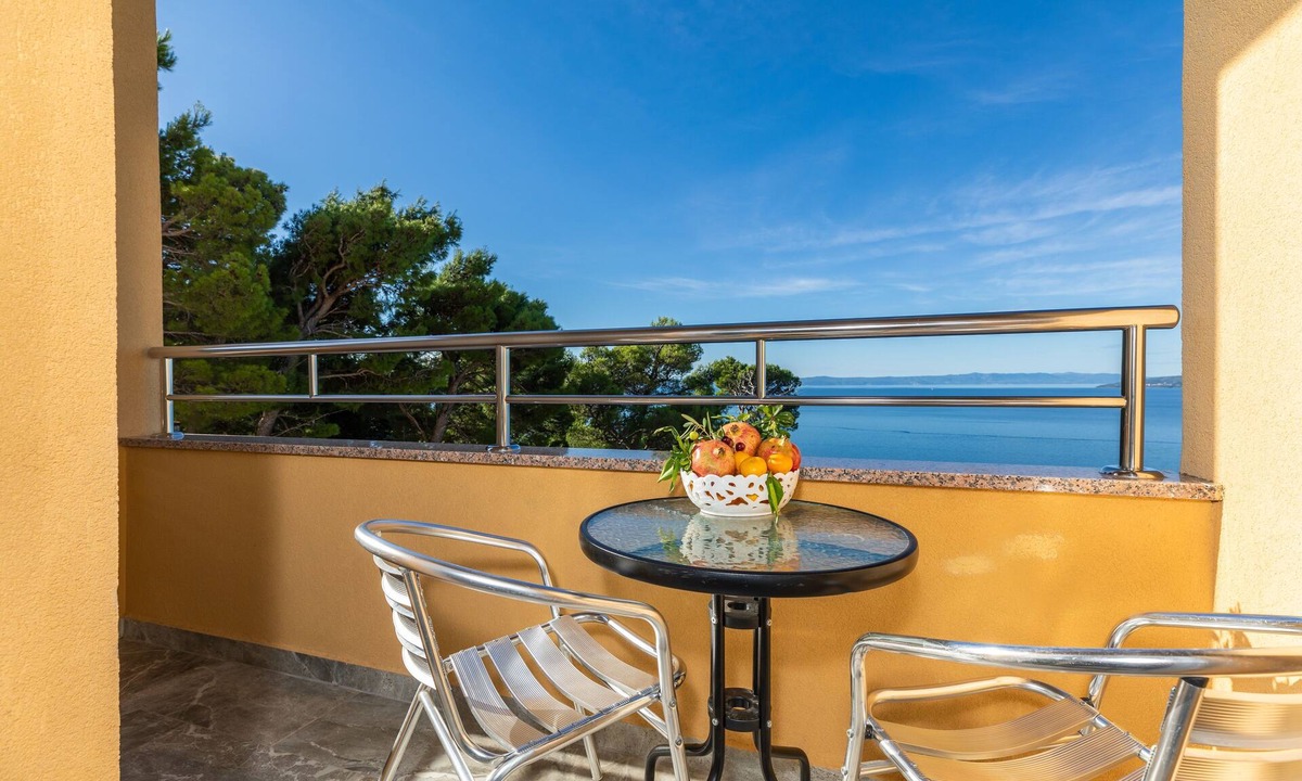 Bratus Apartment | Studio flat with balcony and sea view Krvavica, Makarska (AS-23540-b)