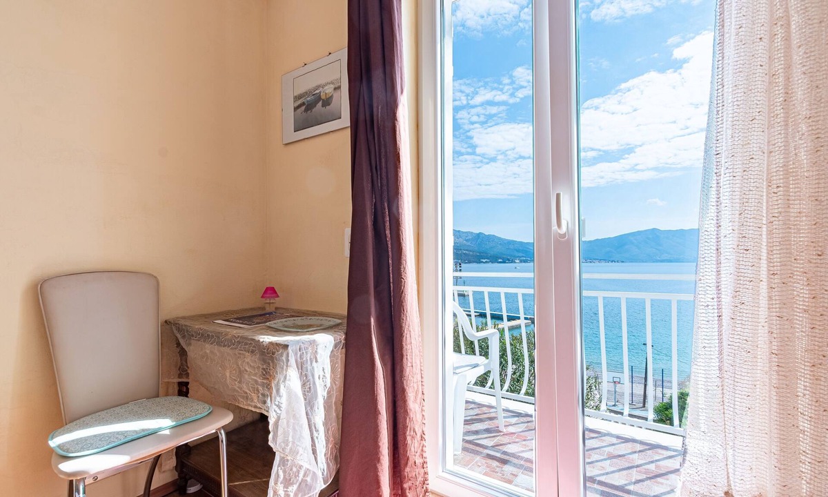 Cove Tri Zala (Zrnovo) Apartment | Studio flat with balcony and sea view Korčula (AS-10051-a)