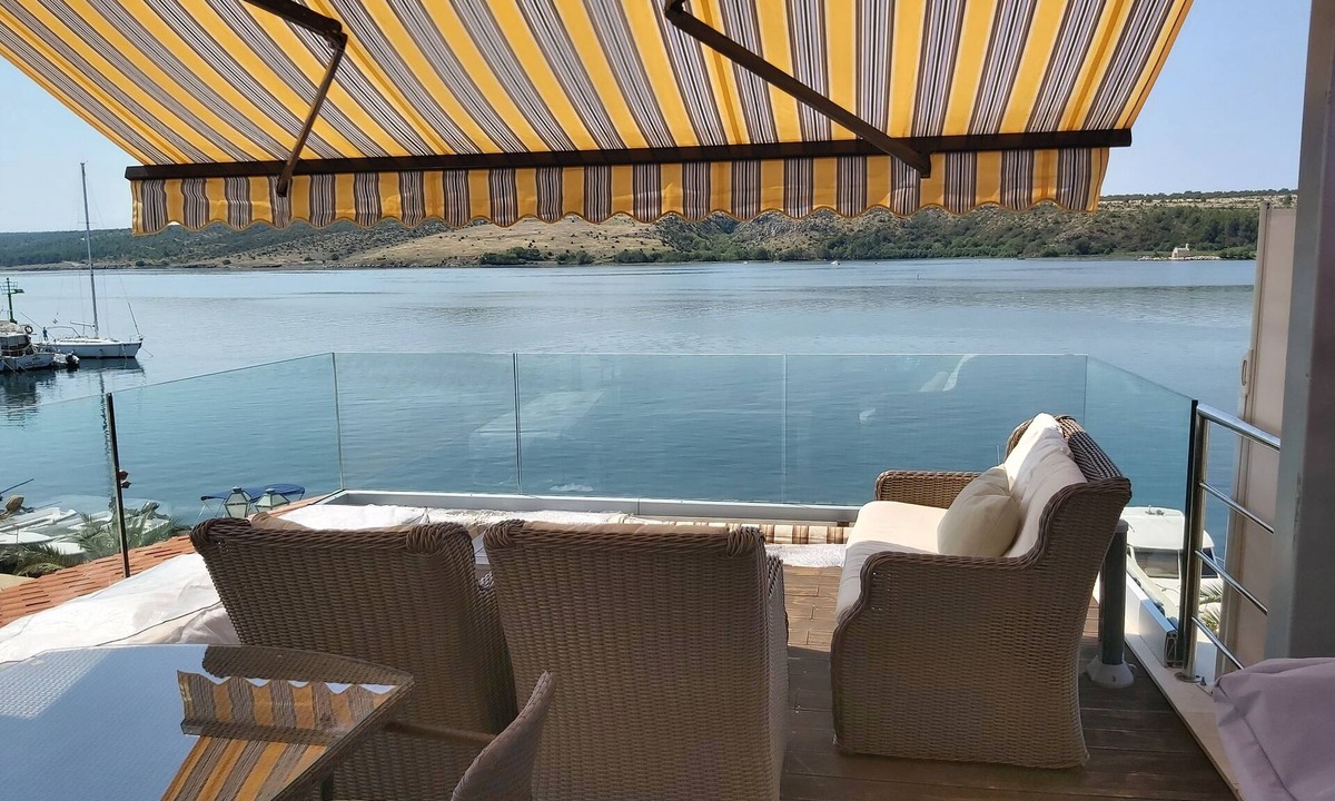 Posedarje Apartment | Studio flat with terrace and sea view Posedarje, Novigrad (AS-15786-a)