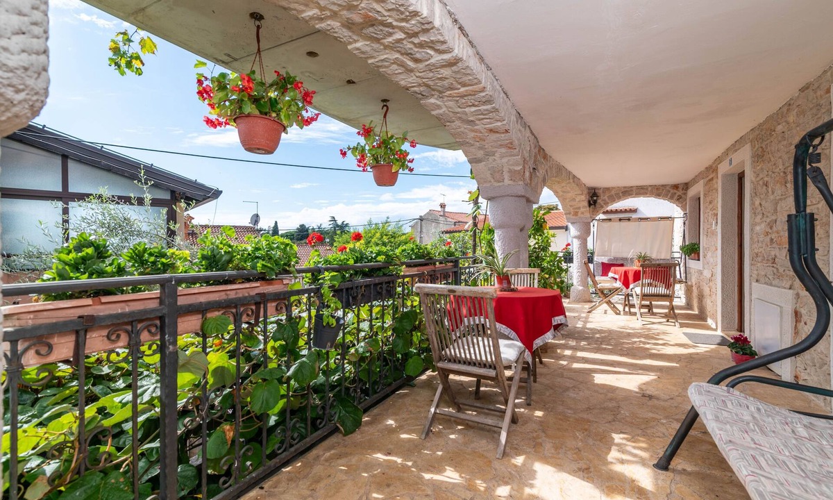 Basanija Apartment | Studio flat with terrace Bašanija, Umag (AS-7148-b)