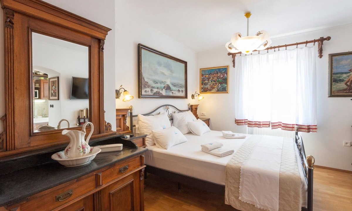 Makarska Old Town Apartment | Studio flat with terrace Makarska (AS-11063-b)
