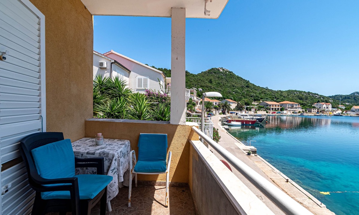 Pasadur Apartment | Studio flat with terrace and sea view Pasadur, Lastovo (AS-8392-b)