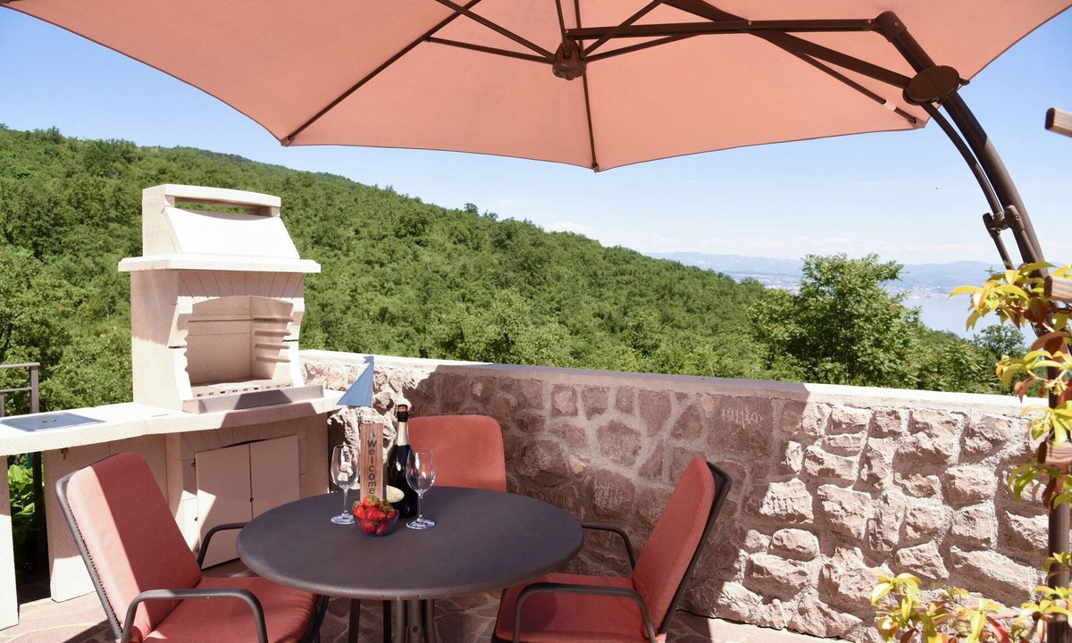 Poljane Apartment | Studio flat with terrace and sea view Ičići, Opatija (AS-7885-a)
