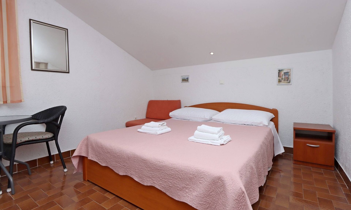 Kornic Apartment | Studio flat with terrace and sea view Kornić (Krk) (AS-415-a)