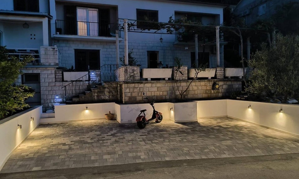 Trpanj Apartment | Studio flat with terrace Trpanj, Pelješac (AS-16004-b)