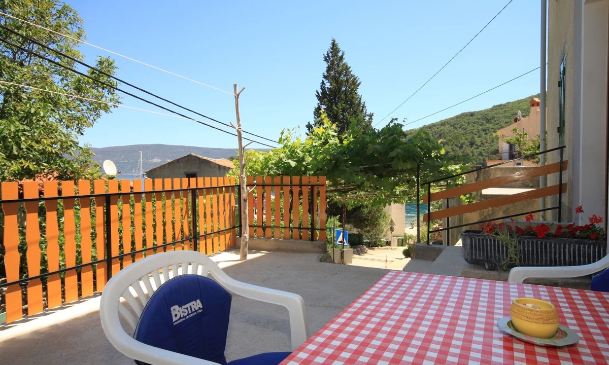 Valun Apartment | Studio flat with terrace and sea view Valun, Cres (AS-8081-a)