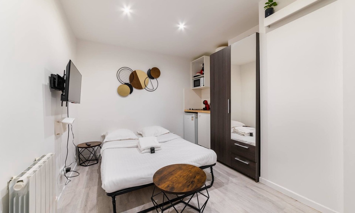 Quartier des Grandes-Carrieres Apartment | Studio fonctionnel hopital bichat - paris 18 - 2P