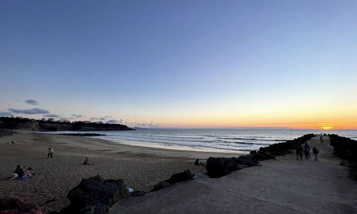 Anglet Apartment | Studio for 3 people 800m from the beach with private parking space.