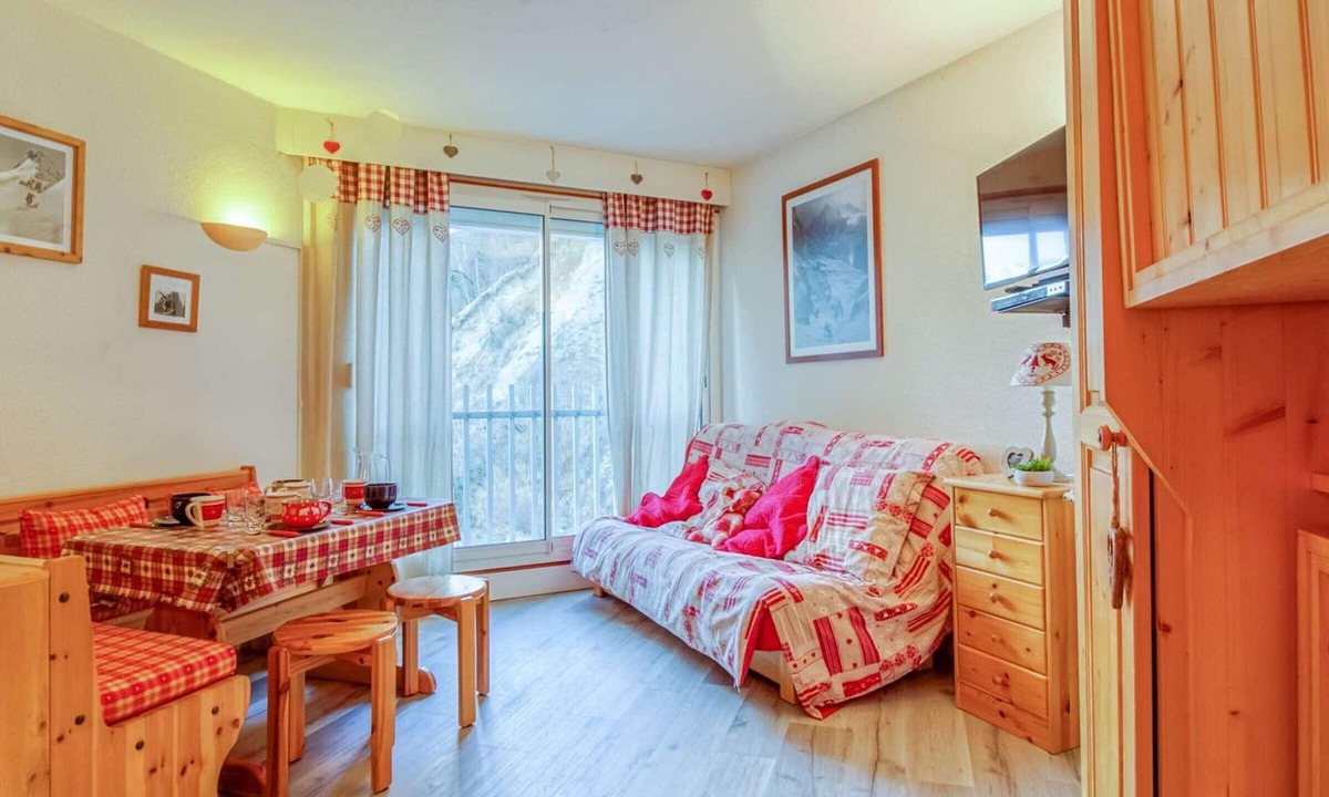 Bareges Apartment | Studio for 4 in Barèges with elevator