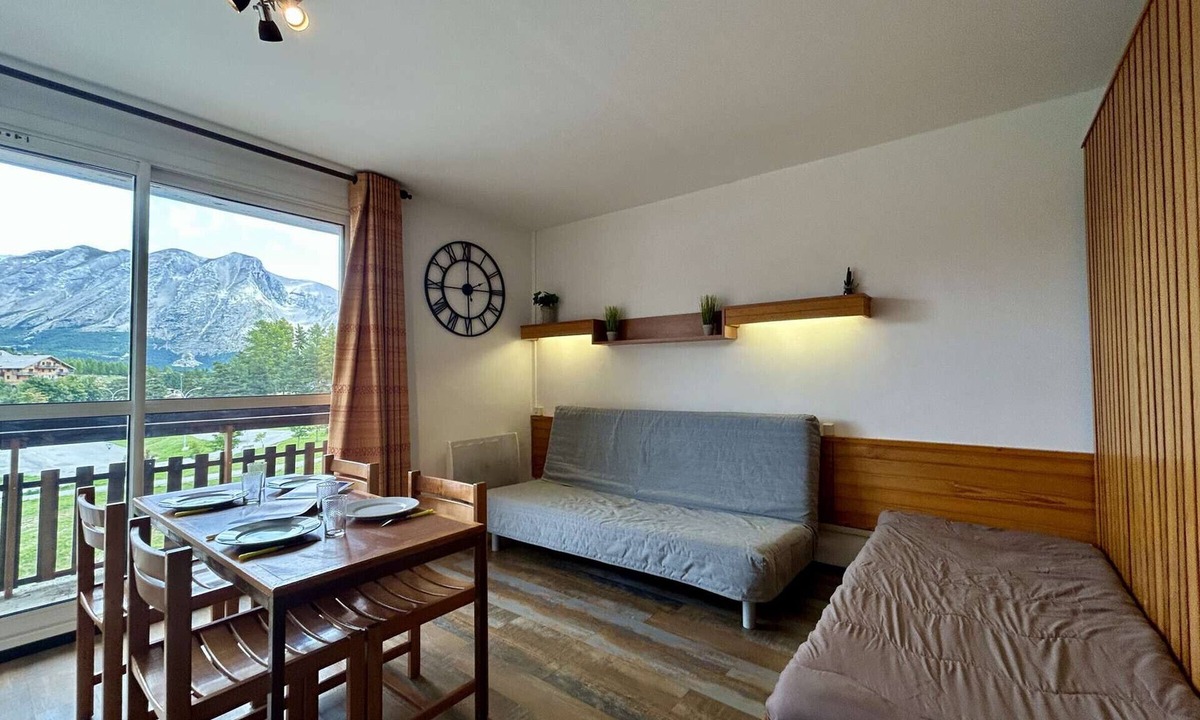 Saint-Etienne-en-Devoluy Apartment | Studio for 4 near slopes, WiFi