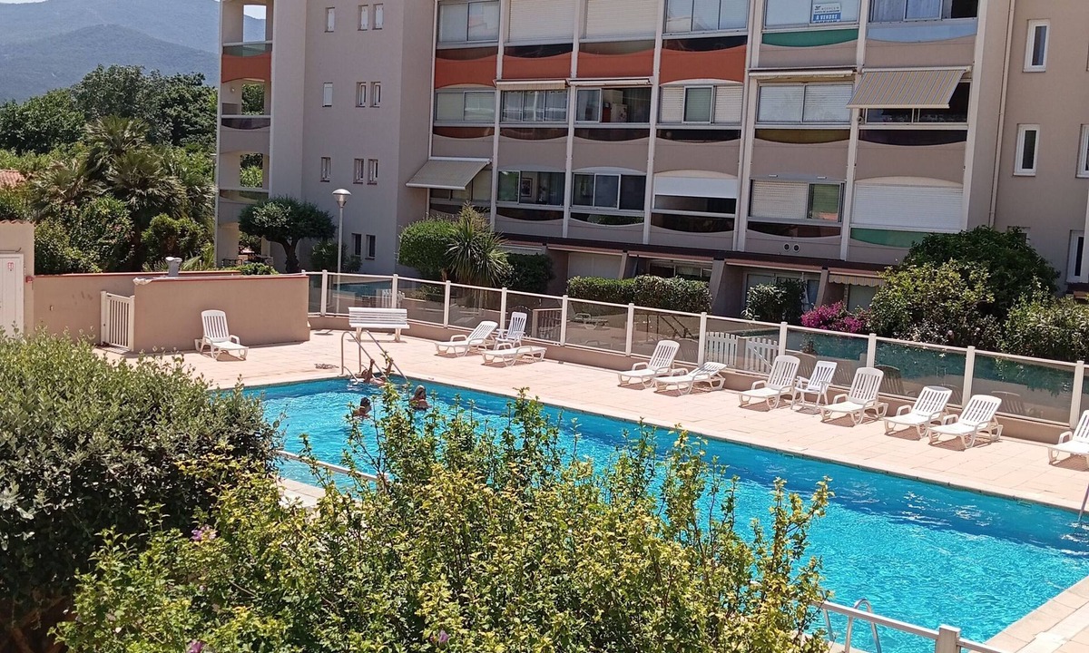 Argeles Plage Apartment | STUDIO FOR 4 PEOPLE 200 METRES FROM THE BEACH SWIMMING POOL PRIVATE PARKING FREE WIFI