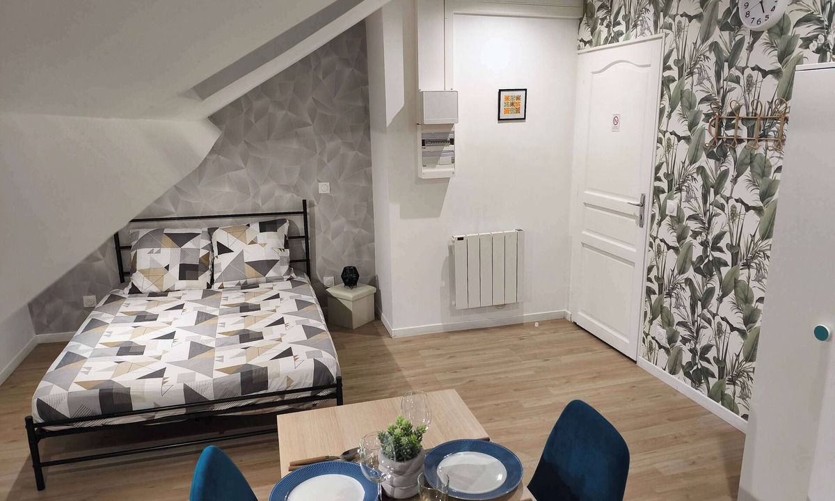 Charleville-Mezieres Apartment | Studio for 2, 3rd Floor · Free Private Parking