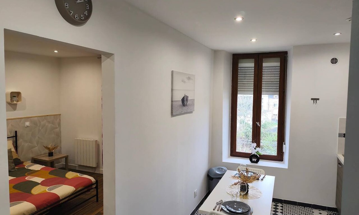 Charleville-Mezieres Apartment | Studio for 2, 2nd Floor · Free Private Parking