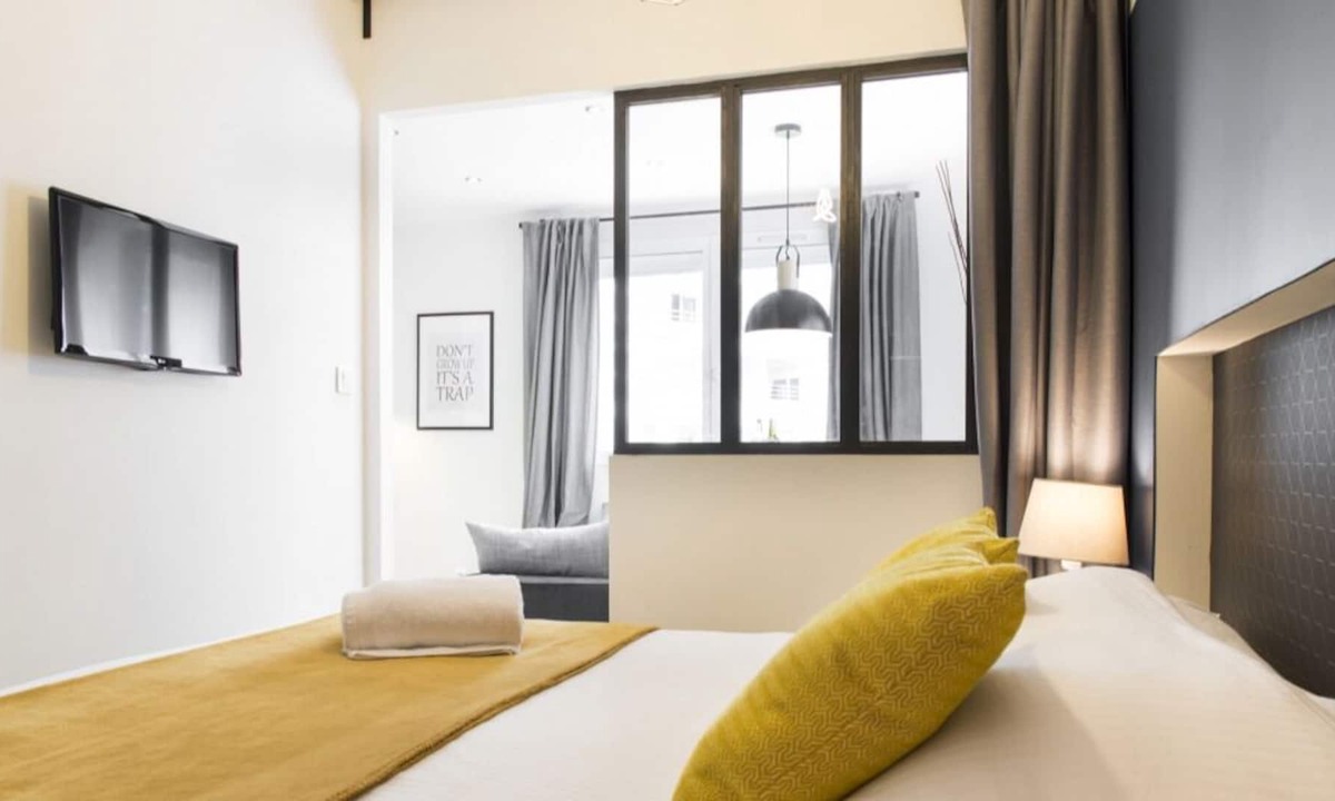 Madeleine-Champ de Mars Apartment | Studio foure Studio foure Studio foure