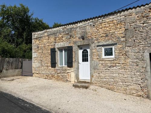 Nanteuil-en-Vallee Apartment | Studio