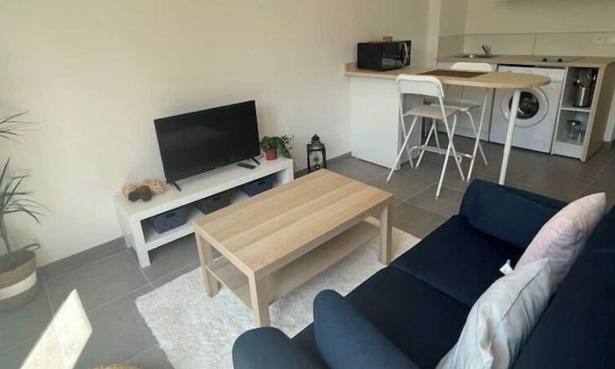 Saint-Etienne-du-Rouvray Apartment | Studio Meuble Kenaya Proche Zénith Rouen
