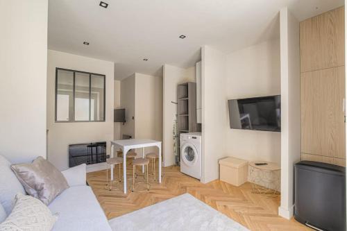 Saint-Didier-au-Mont-d'Or Apartment | Studio with sleeping area for 4, Saint-Didier