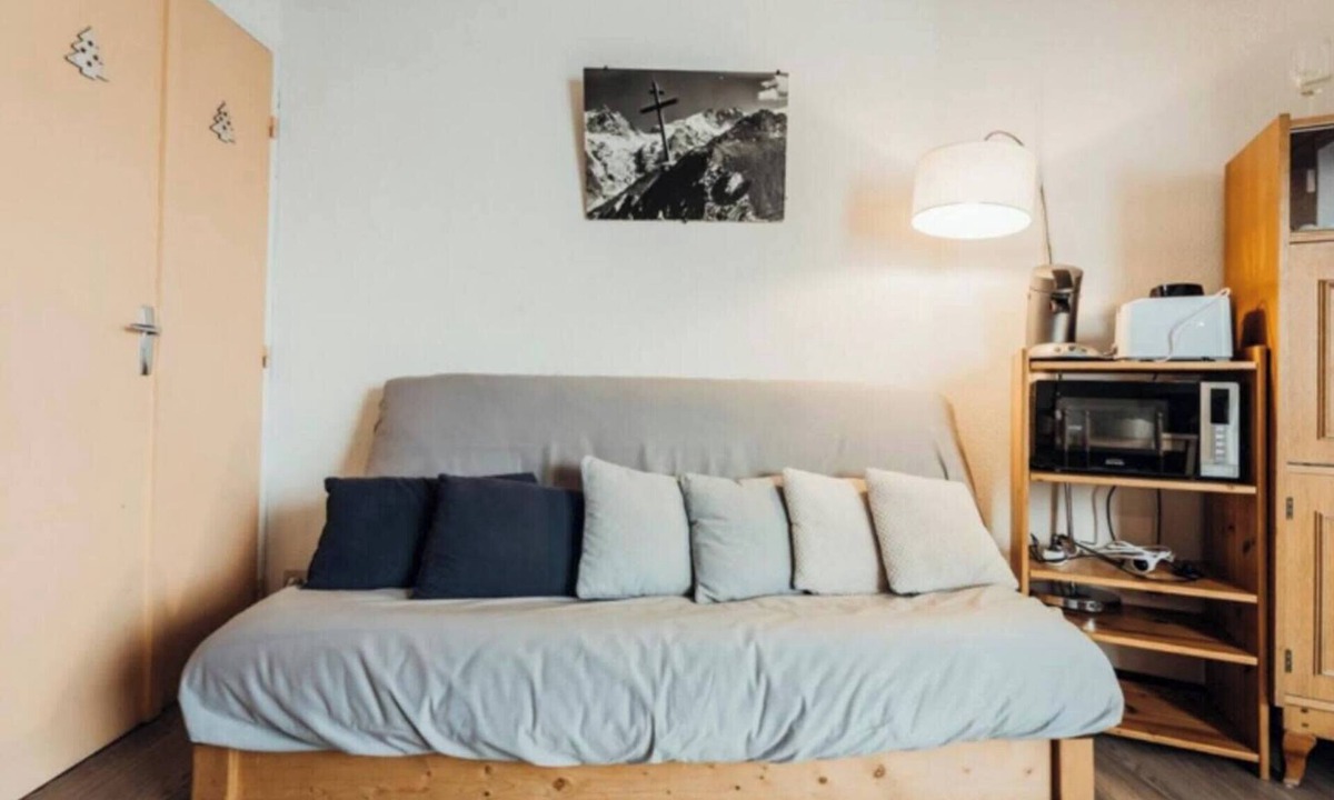 Saint-Nicolas-de-Veroce Apartment | Studio with balcony, parking, and ski storage