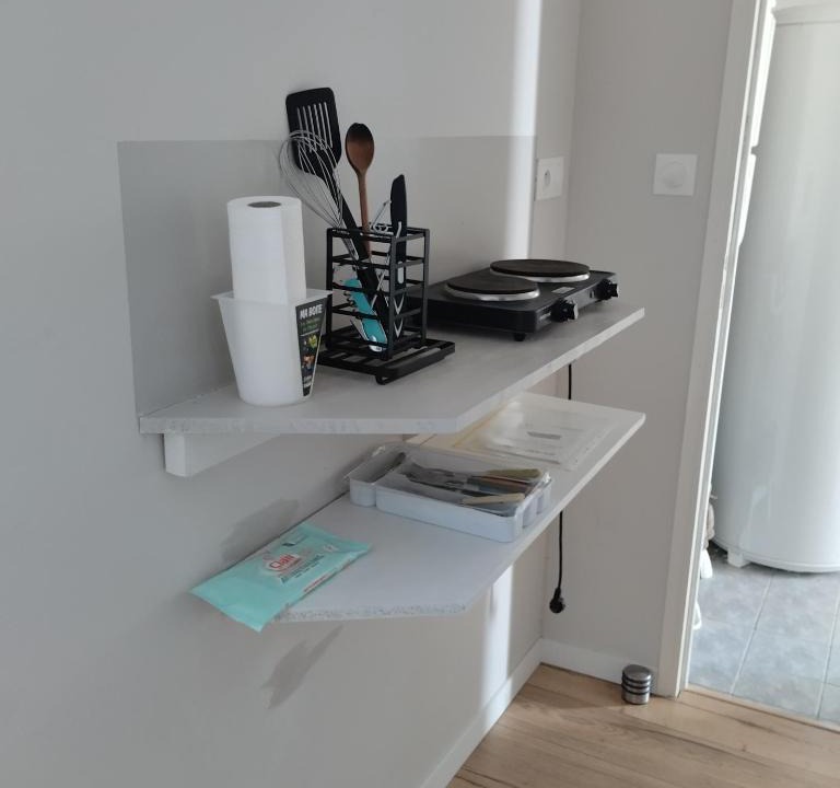 Saint-Martin-des-Tilleuls Apartment | Studio attenant a la maison principale