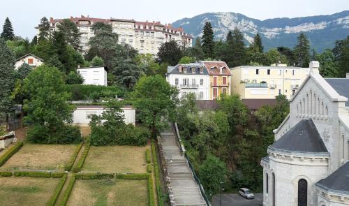 Aix-les-Bains City Center Apartment | Studio Fred - centre ville, parking et vue