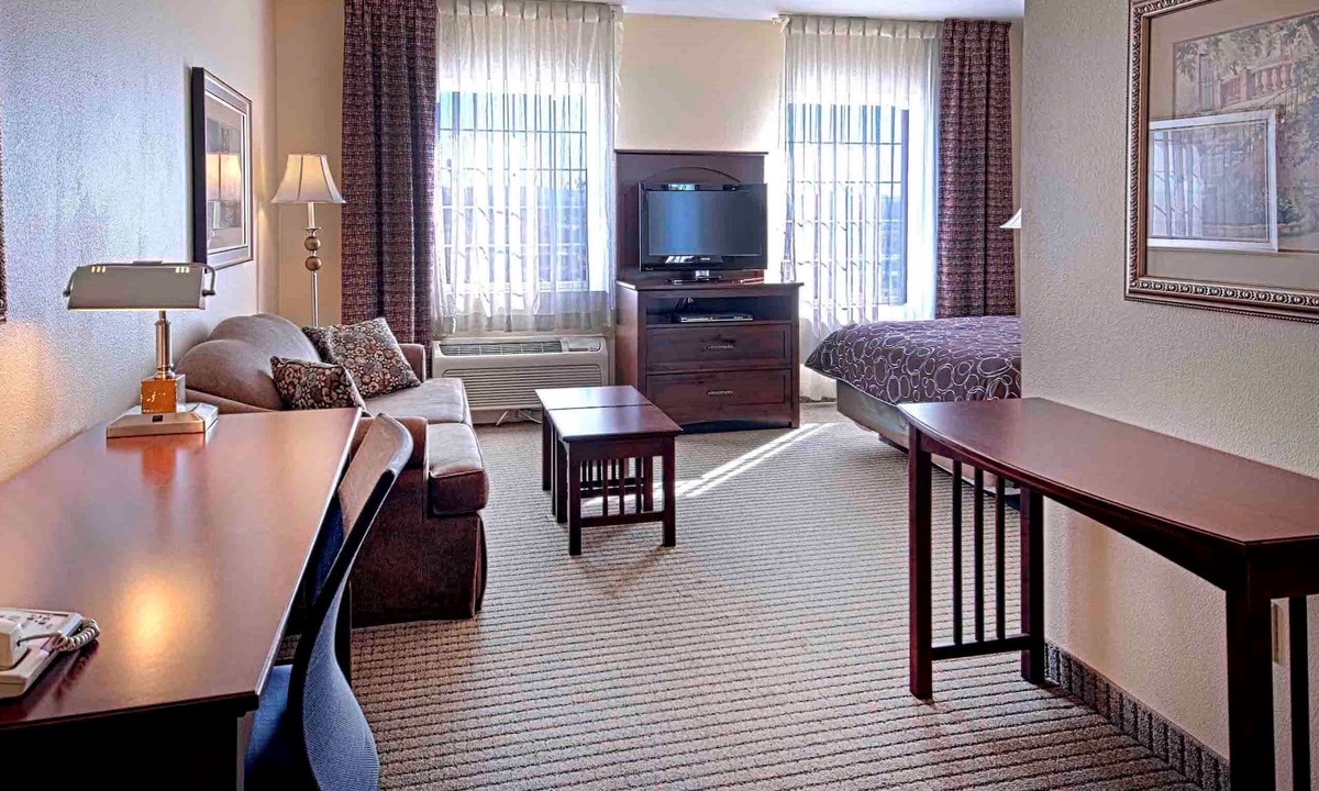 Graysville Apartment | Studio | Free Breakfast Buffet, Pool & Gym Access