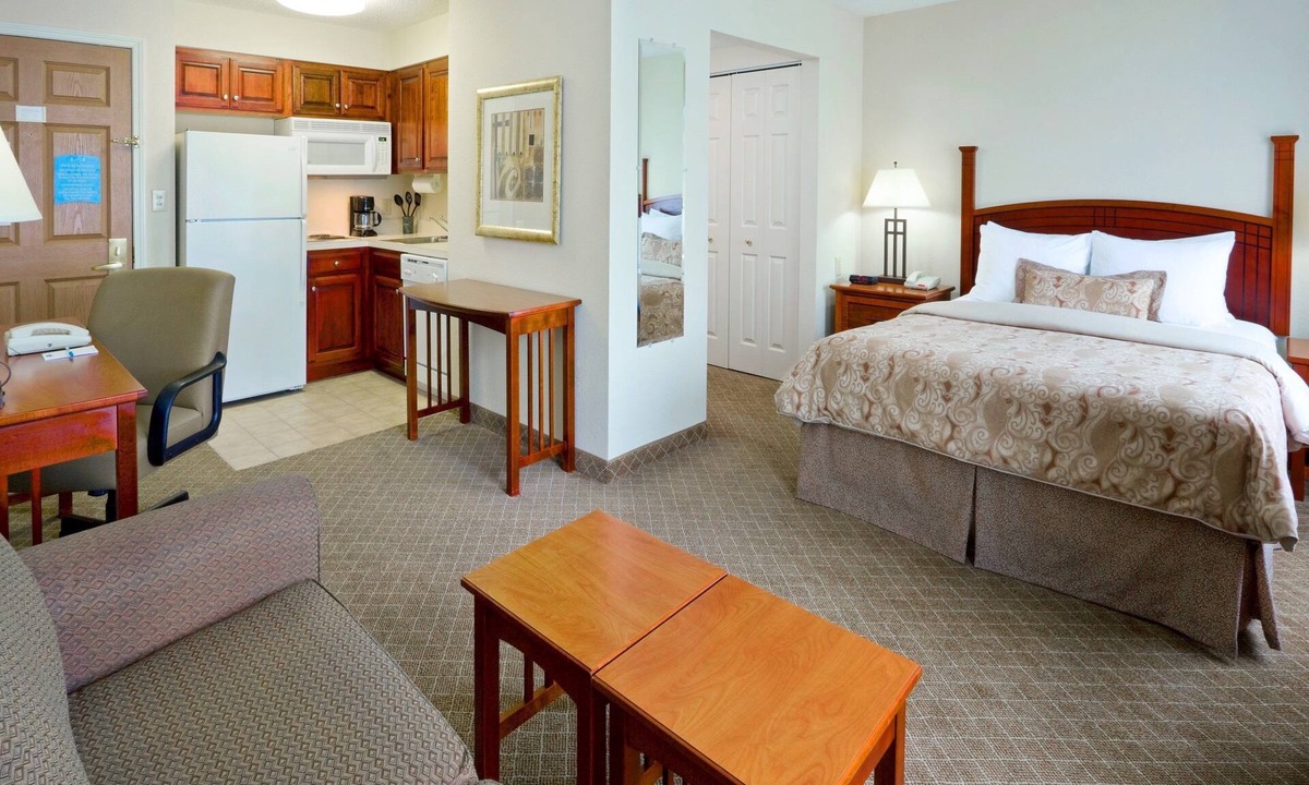 Cranbury Apartment | Studio | Free Breakfast Buffet. Outdoor Pool.