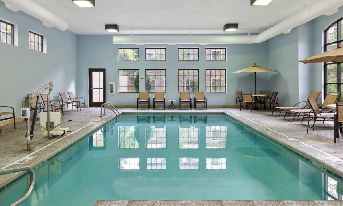 Kalamazoo Apartment | Studio | Free Breakfast. Indoor Pool