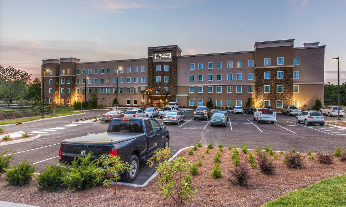 Farragut Apartment | Studio | Free Breakfast + Shared Outdoor Pool!
