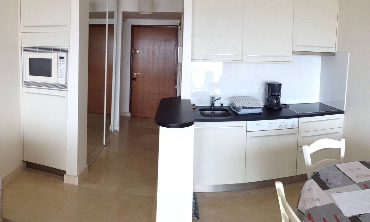 Quiberon Apartment | Studio Front De Mer, for 2 adults, facing the beach, free WIFI.,