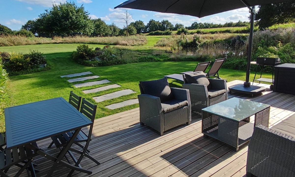 Saint-Fort House | Studio 'Gîte B du Domaine de l'Epinay' with Private Terrace, Garden and Wi-Fi
