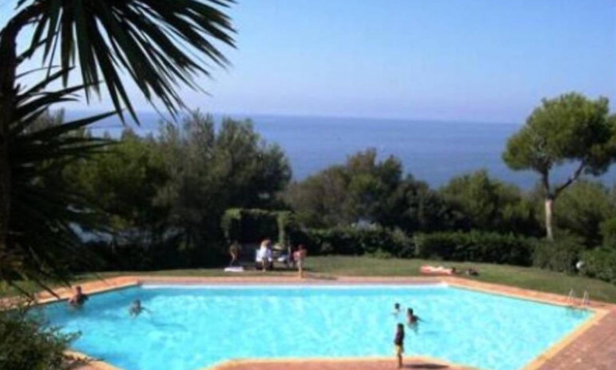 Saint-Mandrier-sur-Mer Apartment | Studio ground floor Cap Soleil 4 persons