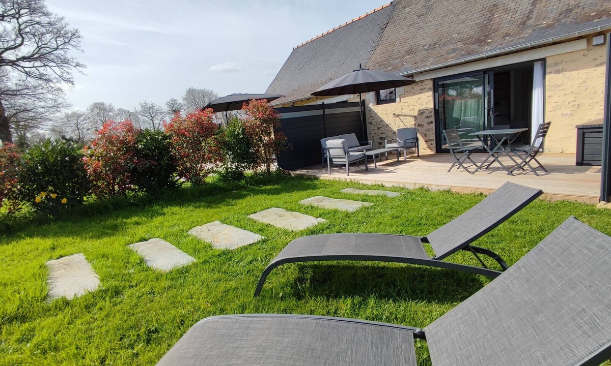 Saint-Fort House | Studio 'Gîte A du Domaine de l'Epinay with Private Terrace, Garden, and Wi-Fi