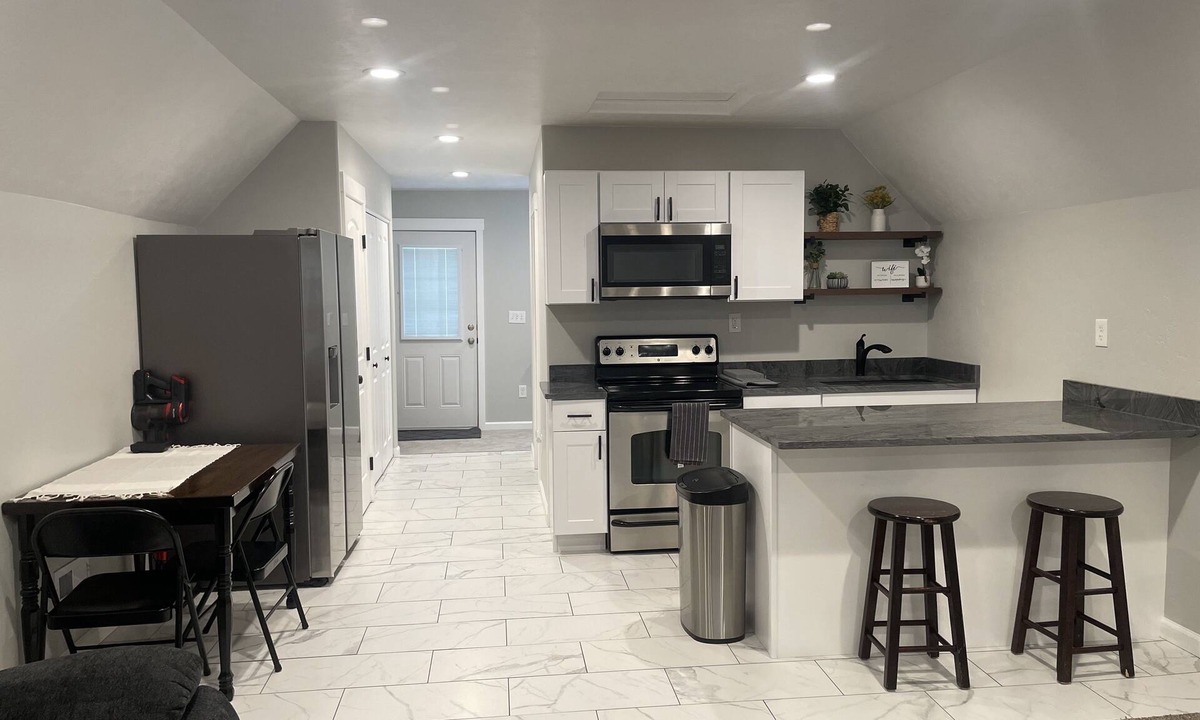 Clinton Apartment | Studio Housing by Creek