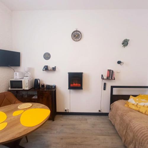 Argeles Gazost Apartment | Studio hypercentre, hyper calme à Argelès-Gazost, TOUT inclus