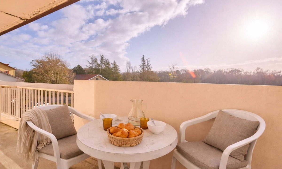 Barbotan-les-Thermes Apartment | Studio in Barbotan-les-Thermes - Balcony, Parking & 300 m from the Spa