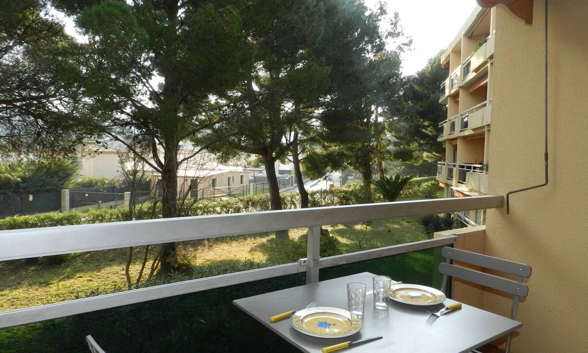 La Faviere Apartment | Studio in Bormes-les-Mimosas with balcony and private parking