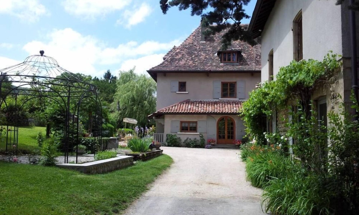 Bilieu Apartment | Studio in character house Lac de Paladru