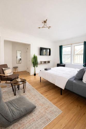 East Avenue Apartment | Studio in High FallsCozyTVKitchenDowntown