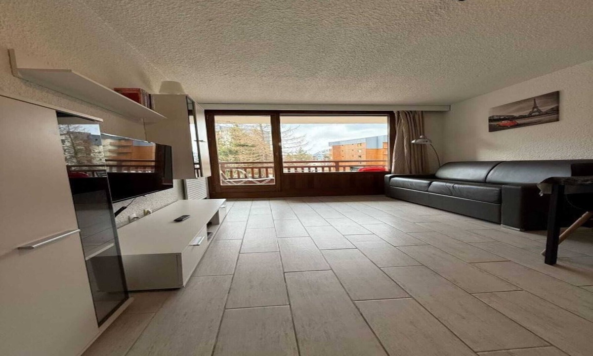 Mont-de-Lans Apartment | Studio in Les 2 Alpes near Ski Slopes