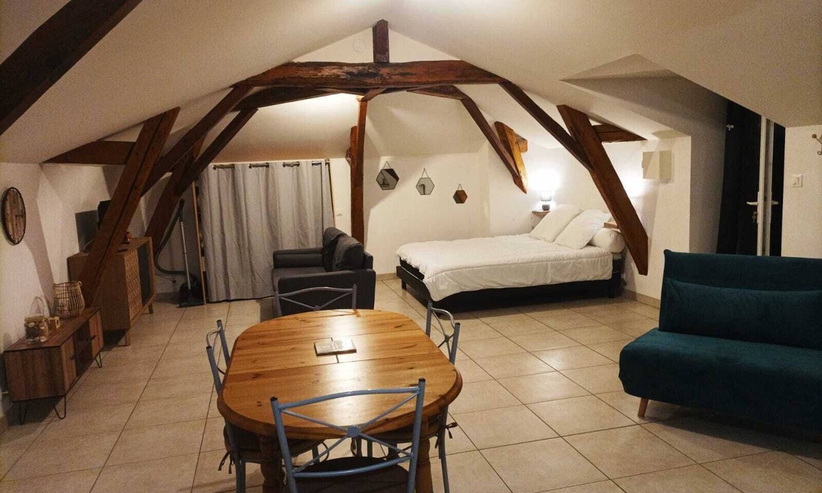 Bournand House | Studio in the countryside with private garden