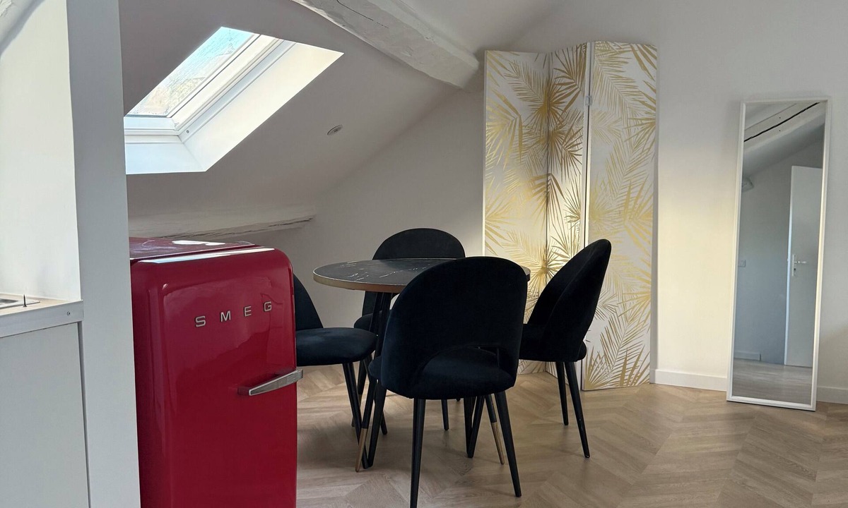 Rambouillet Apartment | STUDIO in the heart of downtown Rambouillet/WI-FI