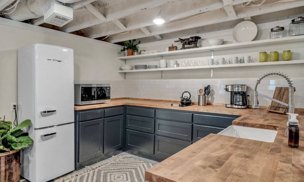 Tyler House | Studio in the Heart of Tyler