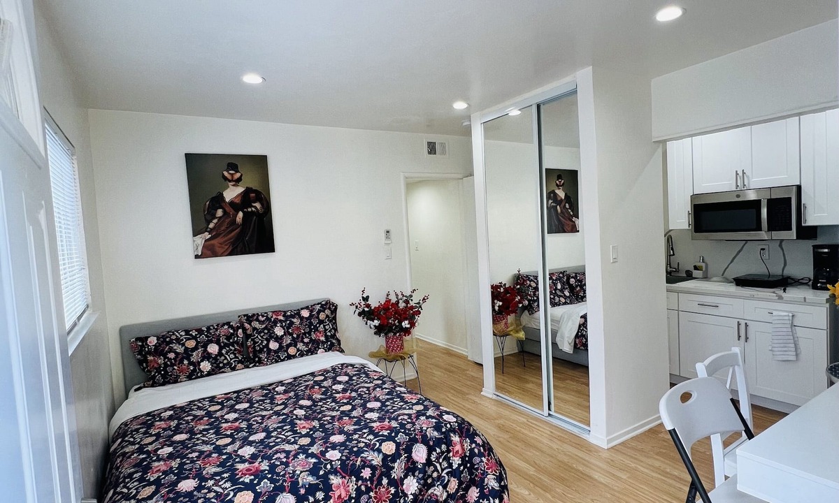 Ladera Heights Apartment | Studio in the heart of LA