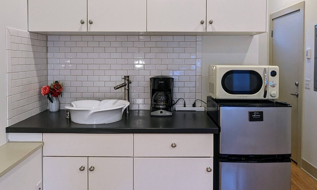 North Beach/Blue Ridge Condo | Studio in Trendy Ballard